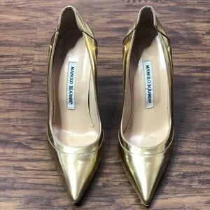 Manolo Blahnik metallic gold pointed pumps 35